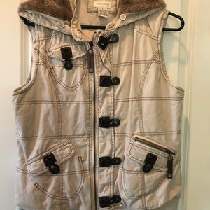 Maurice’s Vest size Large